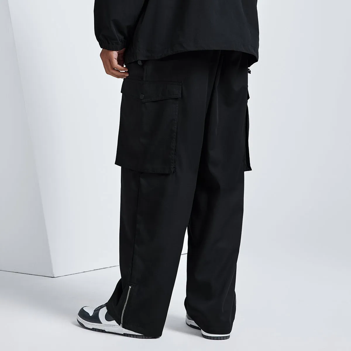 Exaggerated Pocket Baggy Fit Zip Hem Black Cargo Pants