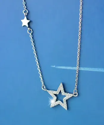 Idol Necklace Star Pendant on chain